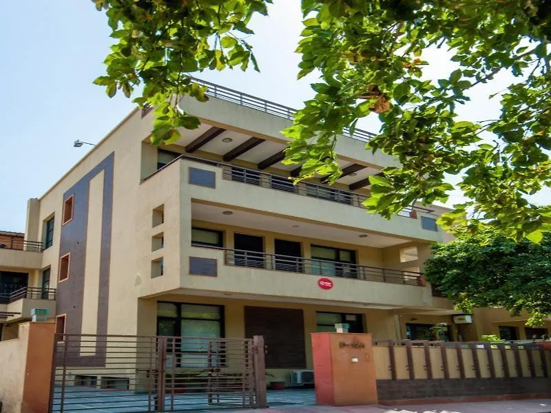 Oyo Premium South City I Gurgaon