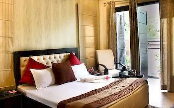 Oyo Premium South City I Gurgaon