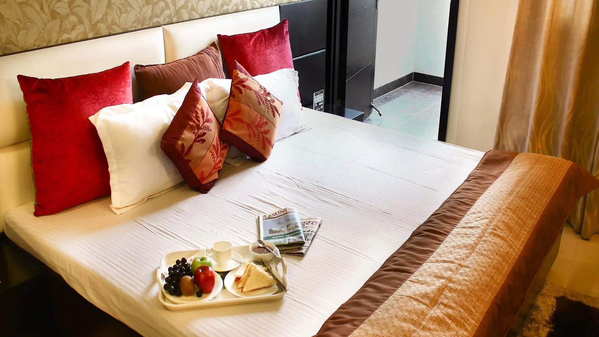 Oyo Premium South City I Gurgaon